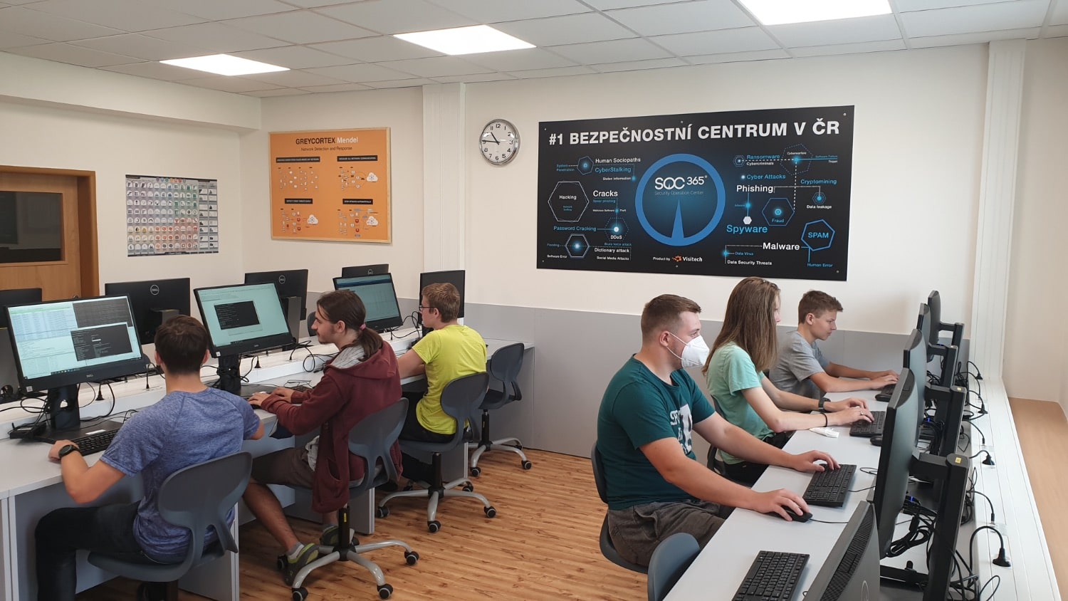 V tomto týdnu jsme slavnostně otevřeli novou učebnu kybernetické bezpečnosti při Střední škole teleinformatiky Ostrava
