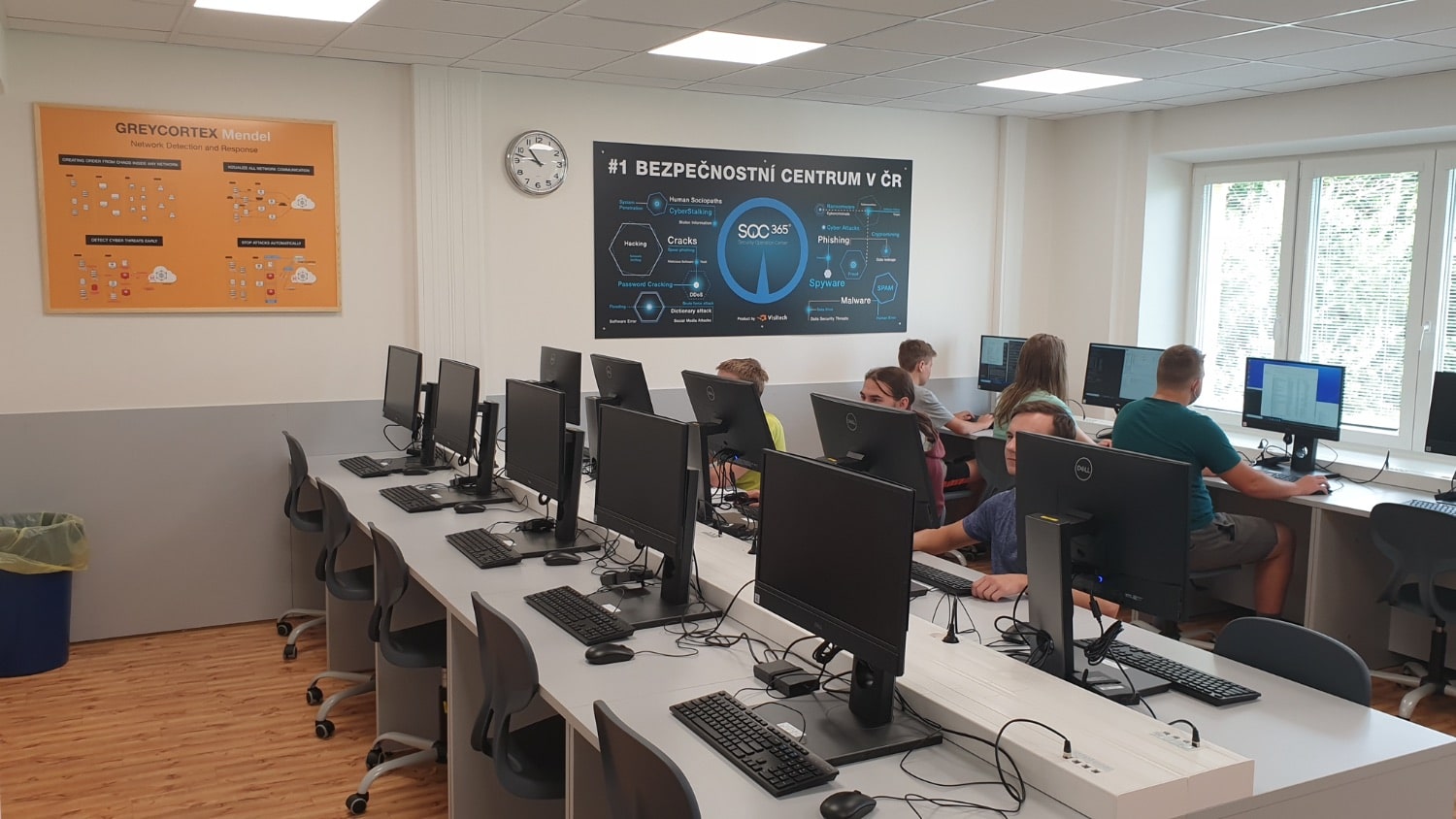 V tomto týdnu jsme slavnostně otevřeli novou učebnu kybernetické bezpečnosti při Střední škole teleinformatiky Ostrava